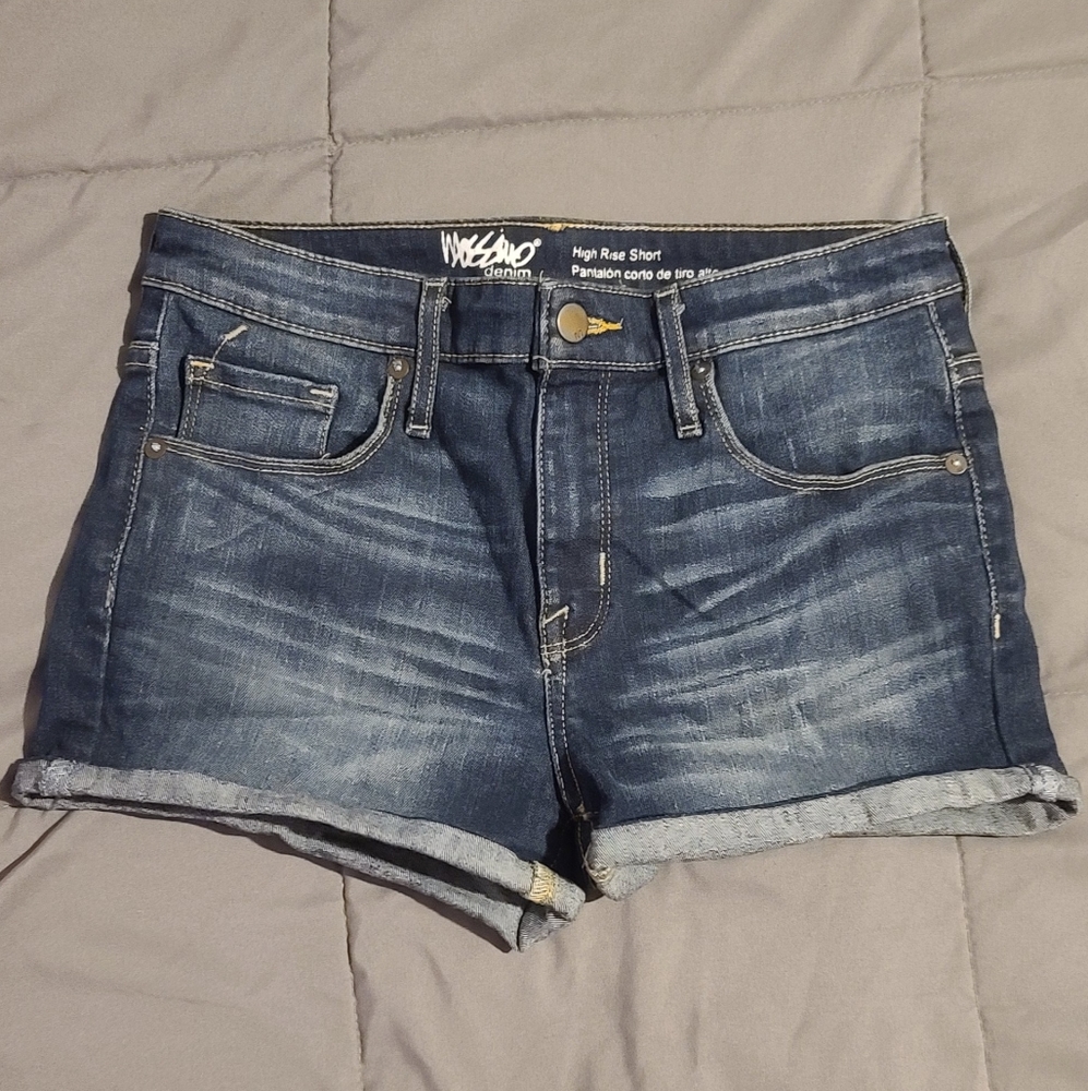 Mid-rise Jean shorts